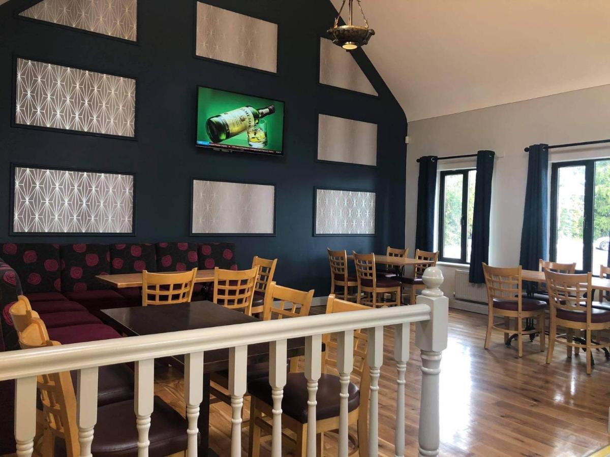 Balreask Bar, Restaurant & Guest Accommodation ナヴァン エクステリア 写真