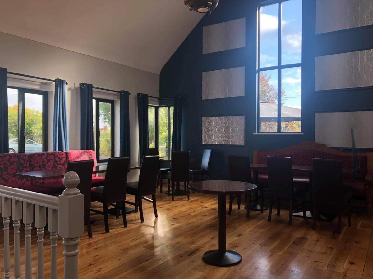 Balreask Bar, Restaurant & Guest Accommodation ナヴァン エクステリア 写真