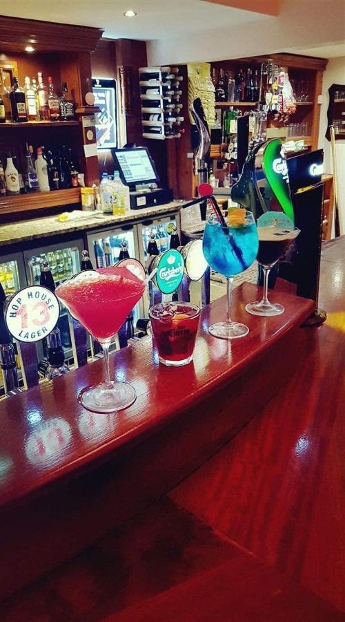 Balreask Bar, Restaurant & Guest Accommodation ナヴァン エクステリア 写真