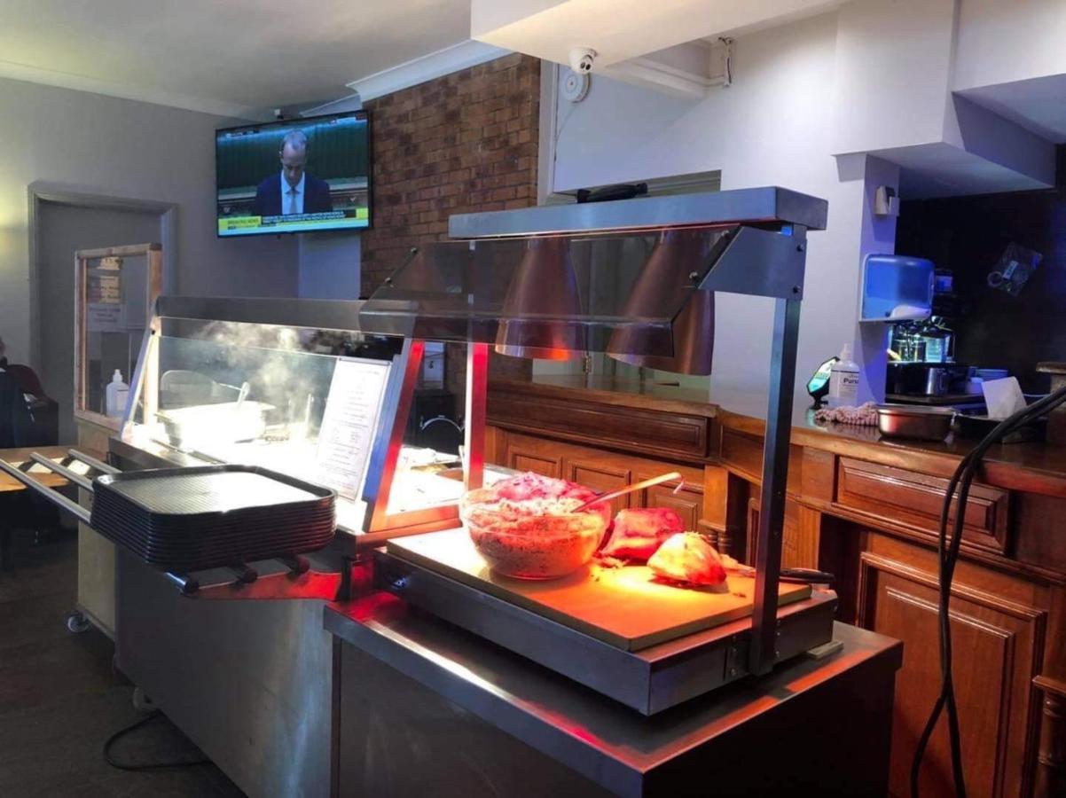 Balreask Bar, Restaurant & Guest Accommodation ナヴァン エクステリア 写真