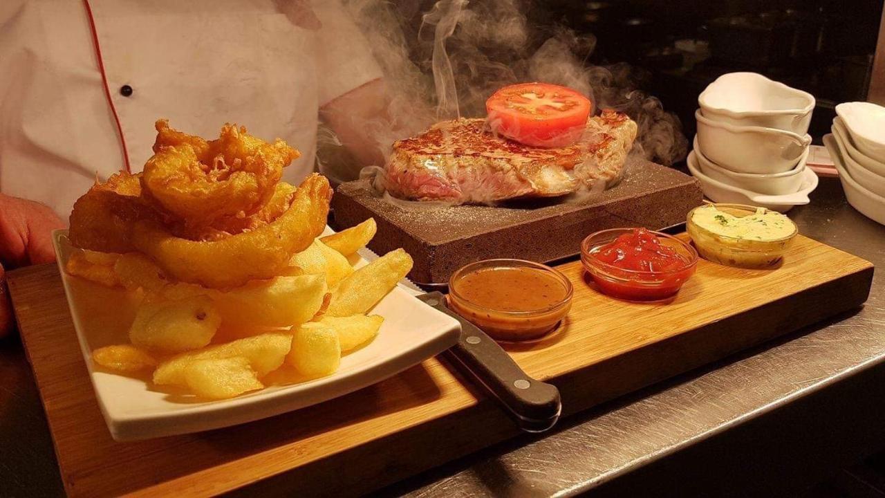 Balreask Bar, Restaurant & Guest Accommodation ナヴァン エクステリア 写真
